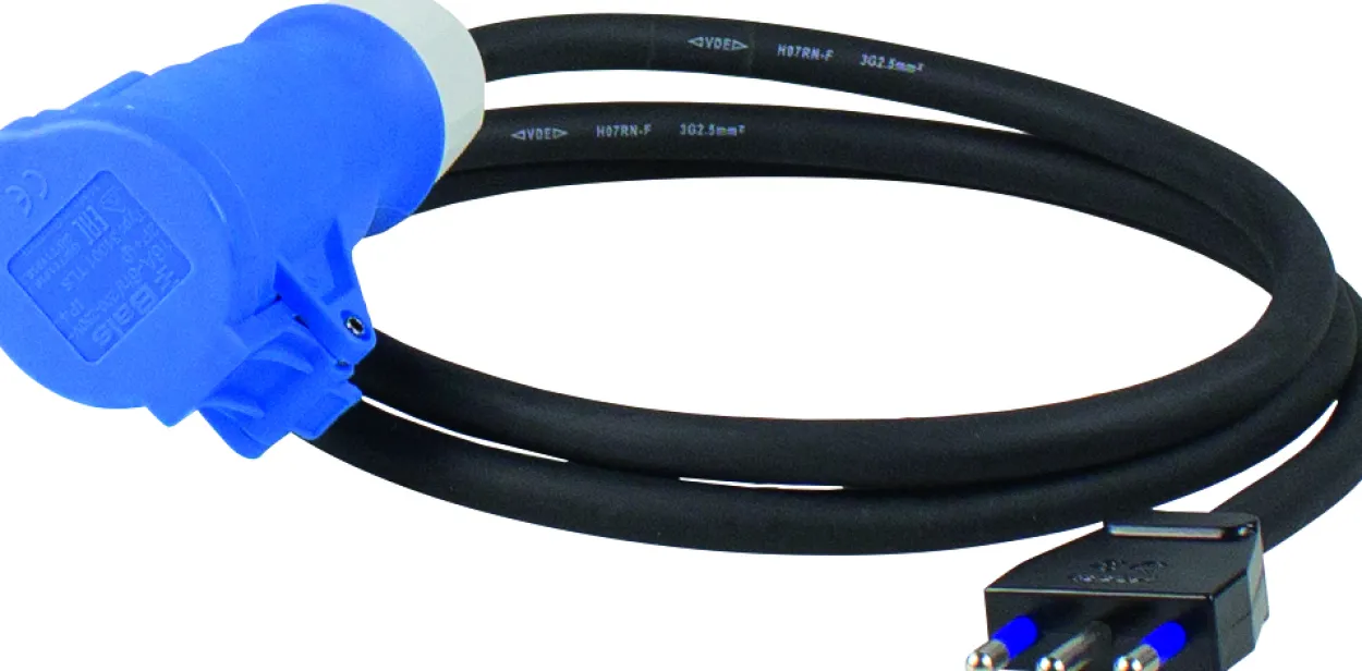 Adapterkabel 1,5m Italienischer Stecker Typ L auf CEE Kupplung mit Spannungsanzeige, IP44