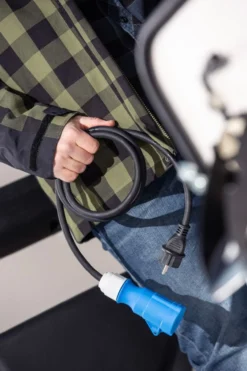 Adapterleitung 1,5 m Schukostecker auf CEE Kupplung, Außenbereich IP44