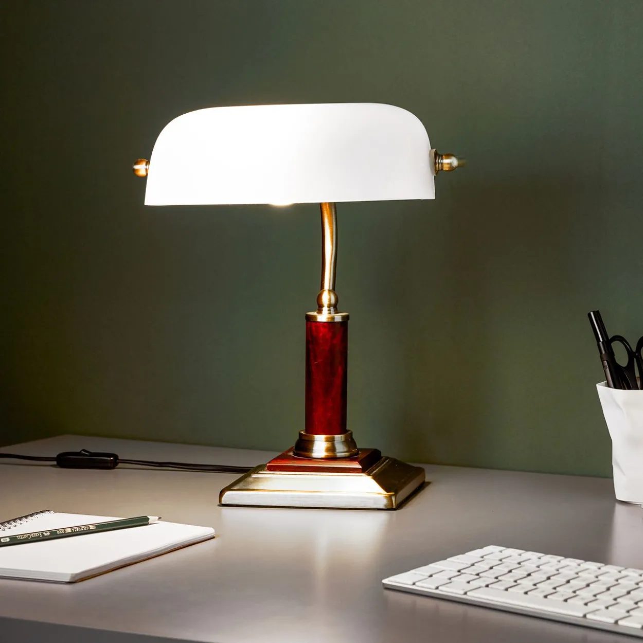 Bankir Schreibtischlampe mit schwenkbarem Kopf und Schalter - Metall/Holz