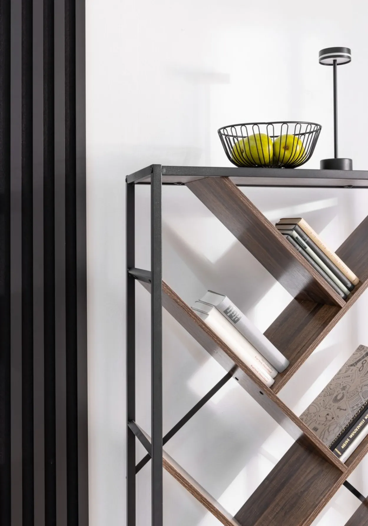 Bücherregal, ca. 75 x 30 x 153 cm