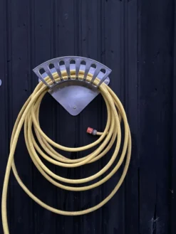 Berger & Schröter | Wandhalter Premium für Schläuche, Kabel, Seile 18x7 cm