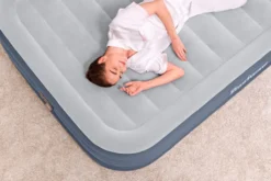 Bestway TriTech™ Gästebett Doppelluftbett SleekFlow™ mit Kopfteil integrierter Elektropumpe