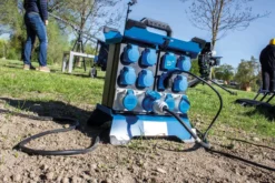 Camping Stromverteiler mit CEE Stecker, 7x Schuko, 4x CEE Steckdosen, 2x USB spritzwassergeschützt