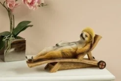 Deko Erdmännchen im Liegestuhl