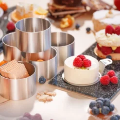 Dessert- und Speiseringe Set, 8-teilig, Edelstahl, 6 Ringe, 1 Heber, 1 Stempel, Lebensmittel Presse