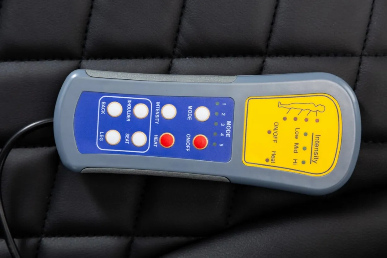 Elektrischer Massagesessel Relaxsessel - schwarz/rot Lederoptik