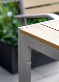 Gartentisch aus Aluminium mit Holzoptik, ca. 90 x 90 x 74 cm