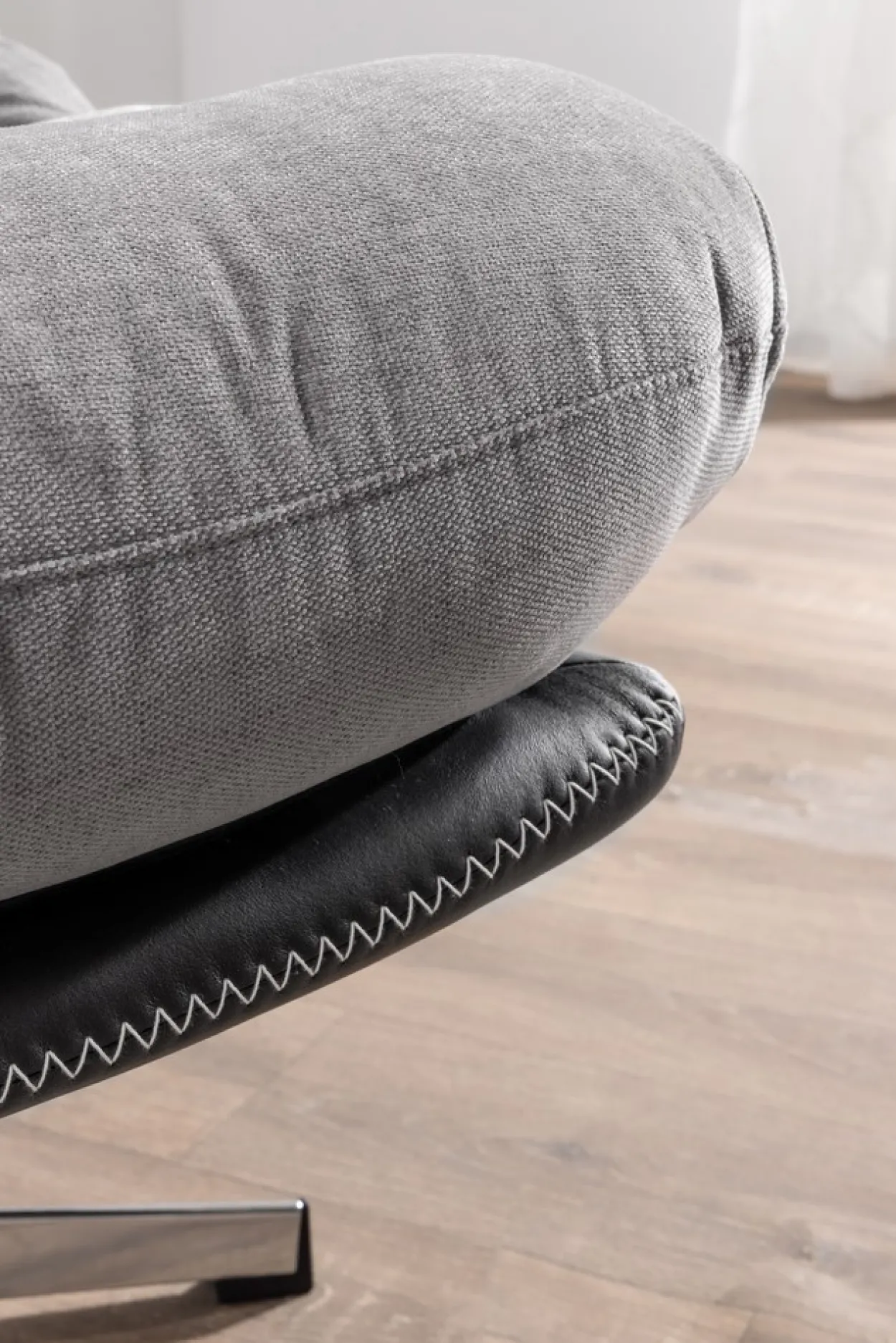 gepolsterter Drehstuhl, Relaxsessel mit Hocker hellgrau & schwarz