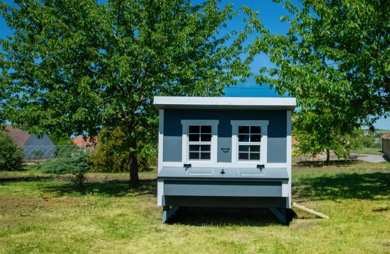 Großer Hühnerstall EZ Chicken Home 2,85m² Grau hergestellt in EU