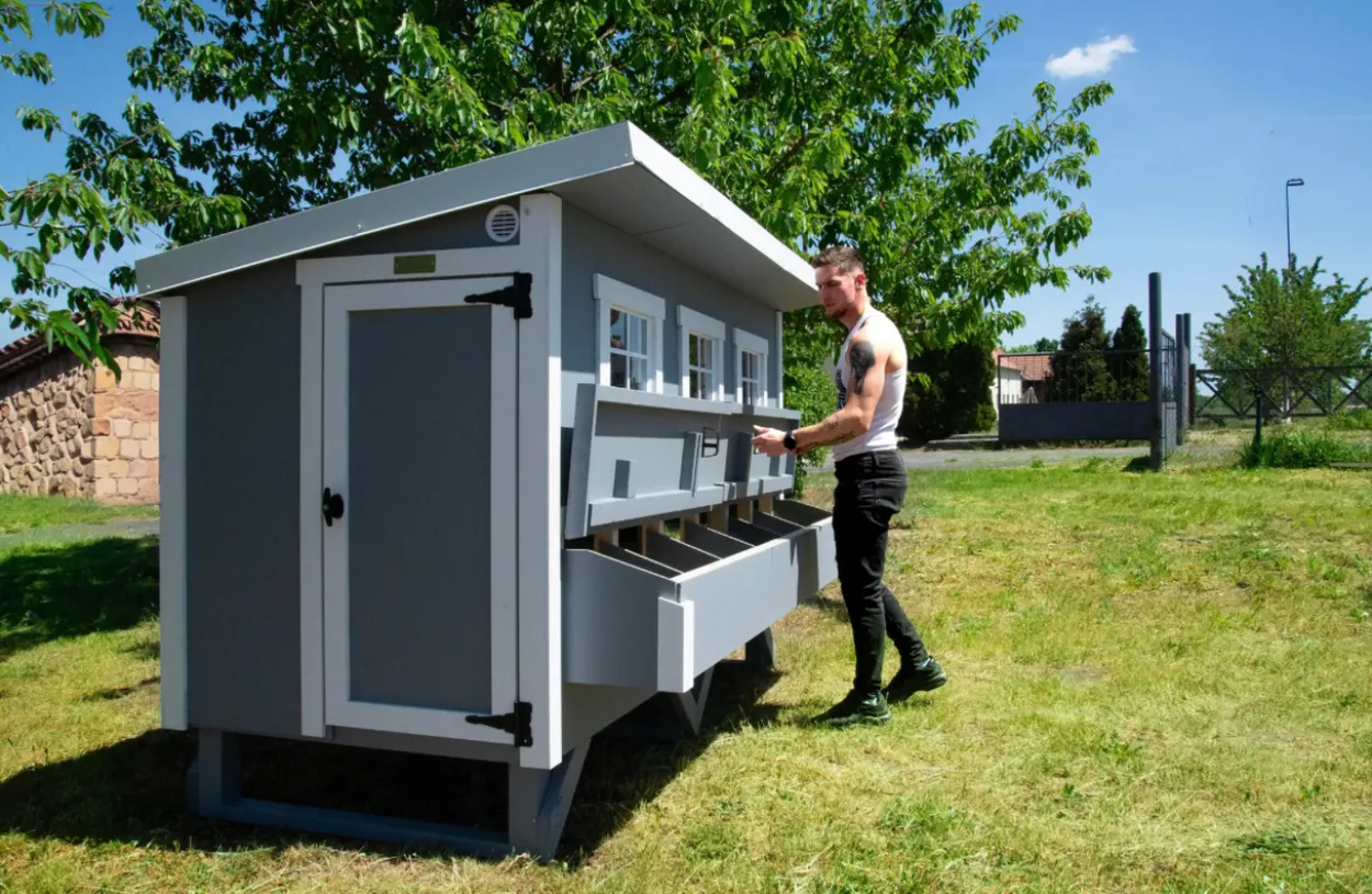 Großer Hühnerstall EZ Chicken Home 2,85m² Grau hergestellt in EU