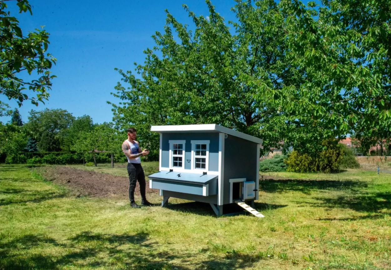 Großer Hühnerstall EZ Chicken Home 2,85m² Grau hergestellt in EU
