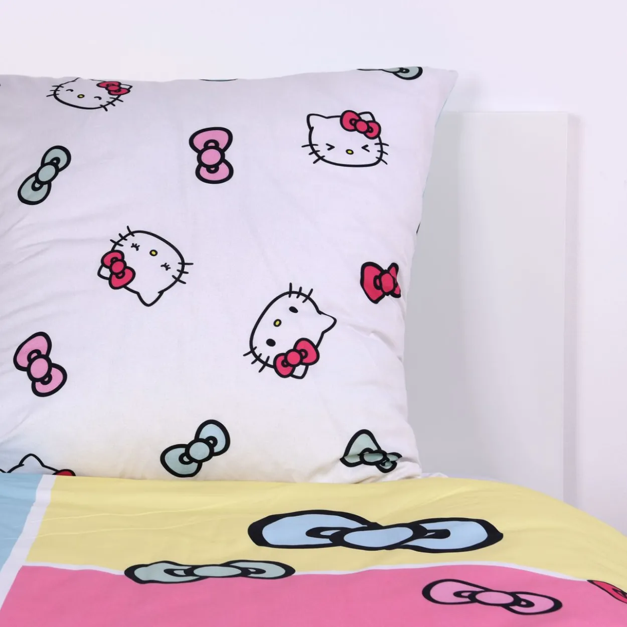 Hello Kitty Bettwäsche Größe 80x80 + 135x200 cm