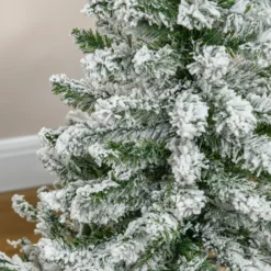 HOMCOM Künstlicher Weihnachtsbaum, 120 cm Kunstkiefer mit Kunstschnee, Indoor