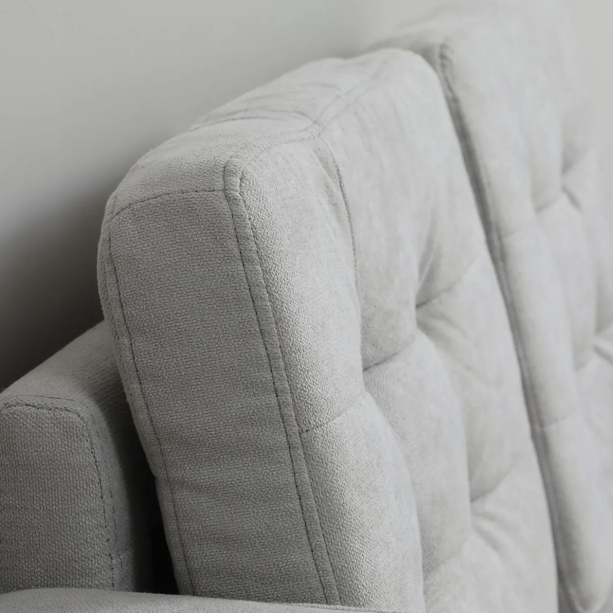 HOMCOM 2 Sitzer Sofa, Gepolstert Couch mit Stauraum, Holzbeine, Hellgrau