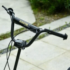 Kinderroller mit Luftreifen 12 Zoll Schwarz