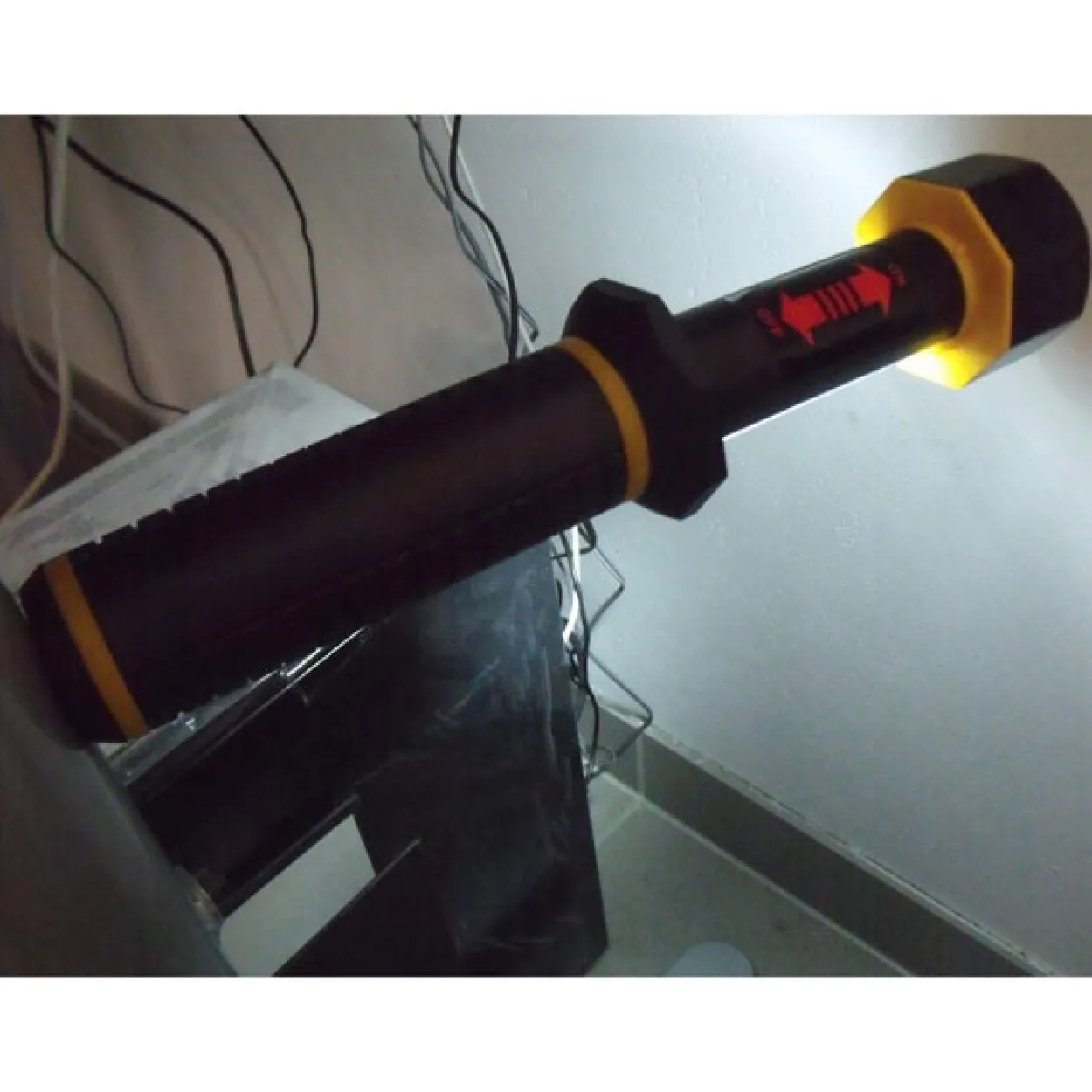 LED Lampe - Taschenlampe, ausklappbar, mit Magnet