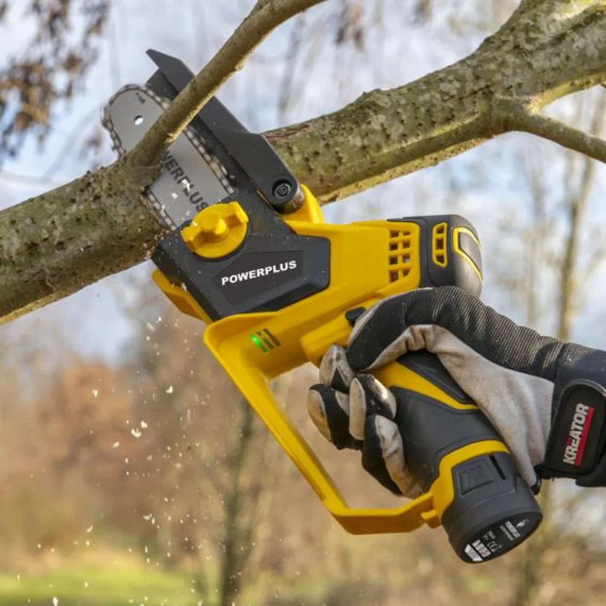 POWXG1040 -Powerplus 12V Akku-Einhandkettensäge
