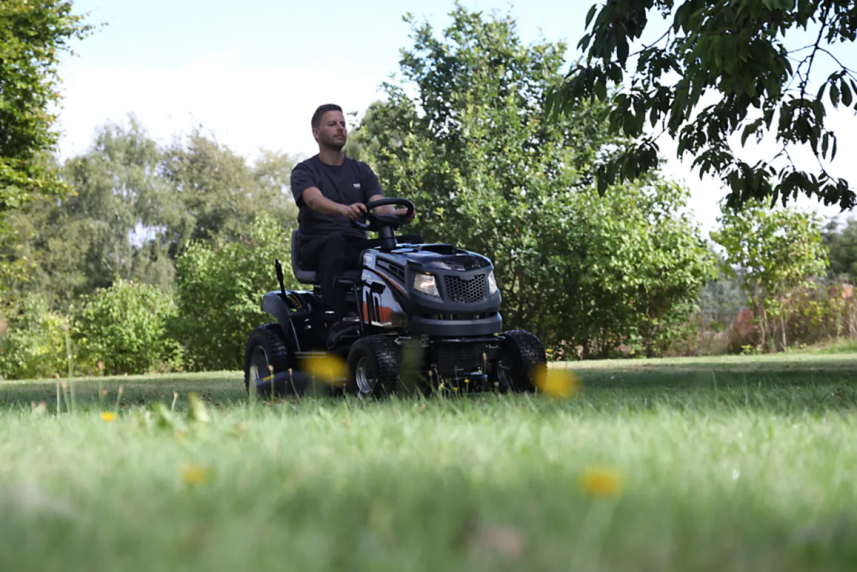 Rasentraktor XC140-98H
