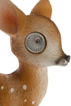 Reh 'Bambi' mit Solarbeleuchtung stehend,