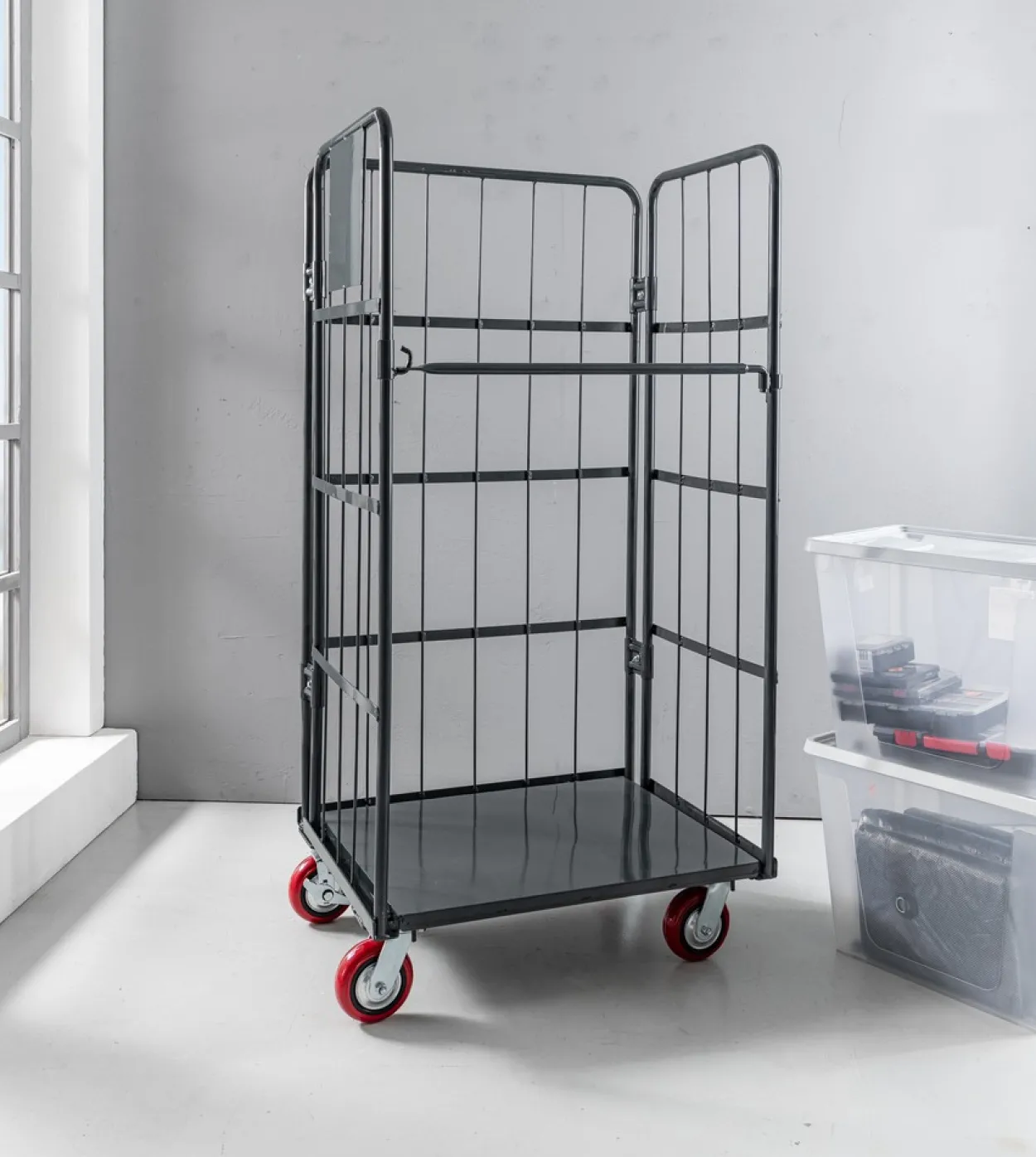 Rollbehälter mit 3 Seiten 84x 65x 170 cm 500kg
