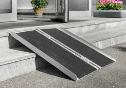 Rollstuhlrampe/ Auffahrrampe, faltbar ca. 91x74 cm - aus Aluminium - 290KG belastbar