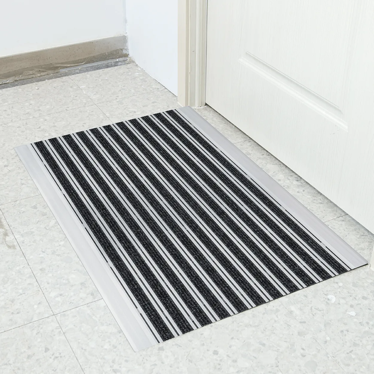 Rutschfeste Fußmatte - ca. 59 x 118 cm