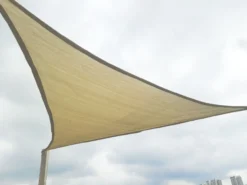 Schattierungsnetz Sonnensegel mit luftdurchlässigem PE-Gewebe, ca. 3,6 x 3,6 x 3,6 m