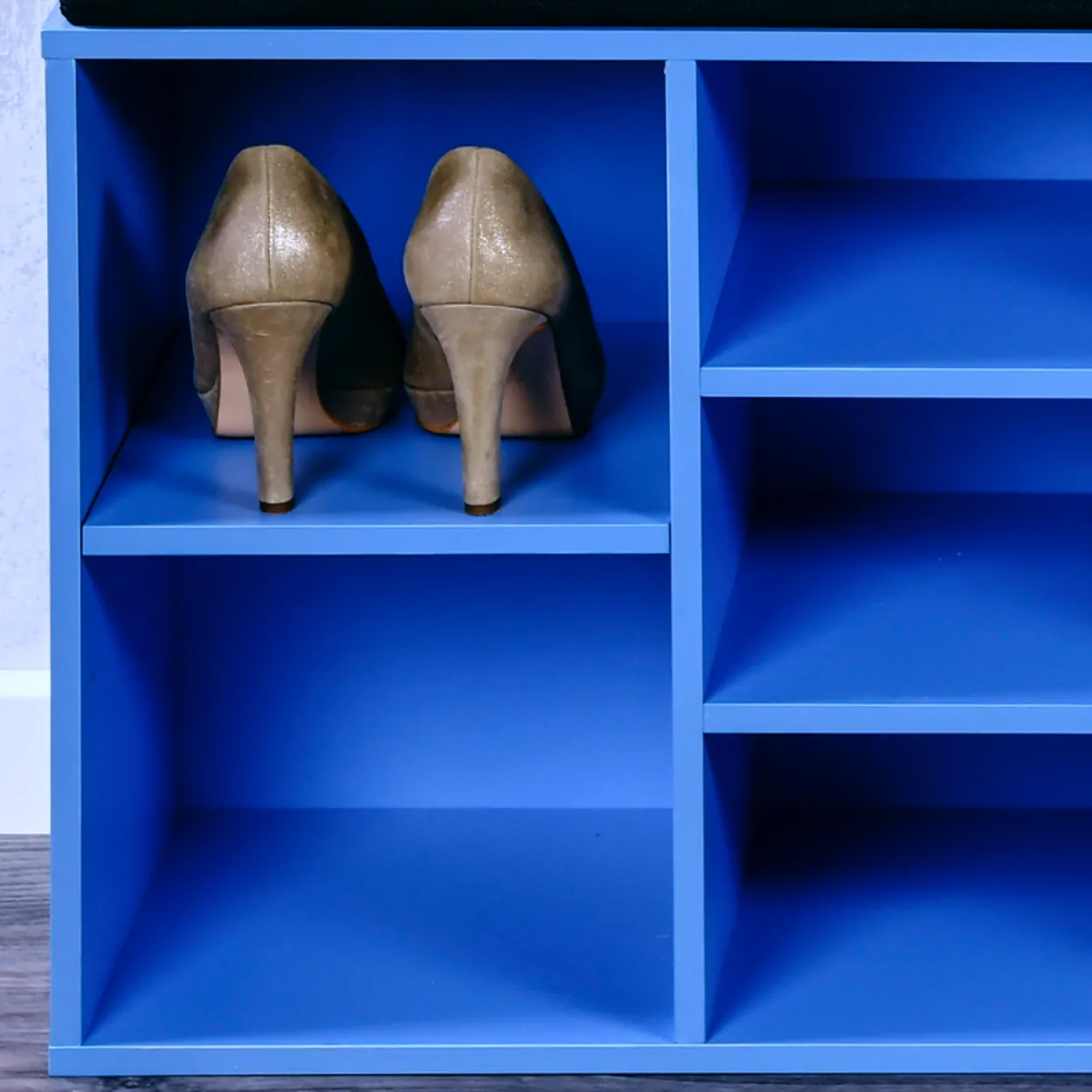 Schuhschrank mit Sitzkissen