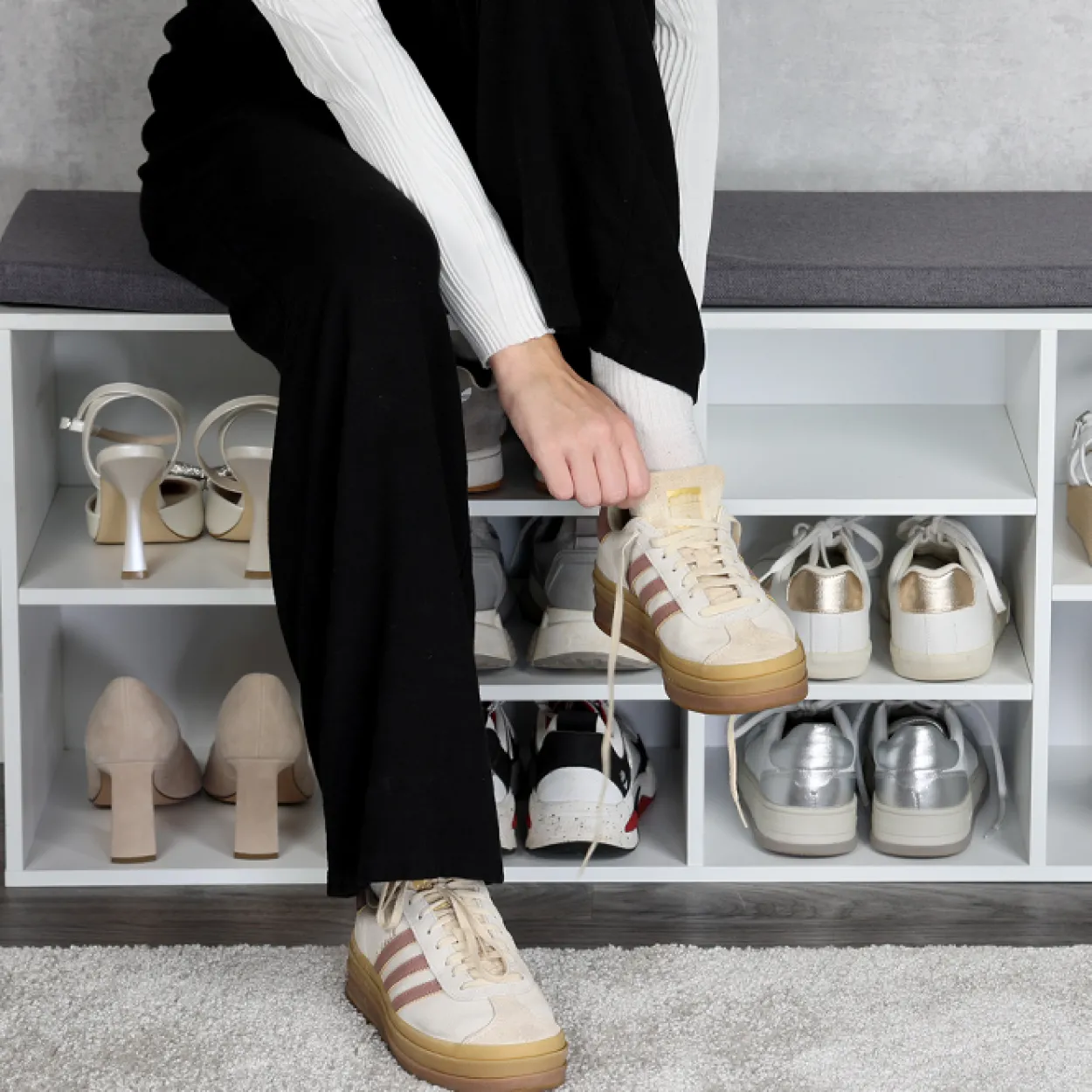 Schuhschrank mit Sitzkissen
