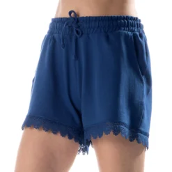Shorty mit Häkelspitze