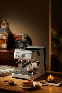 Solis Grind&Infuse PERFETTA (Typ 1019) Espressomaschine mit Mahlwerk + Milchaufschäumer