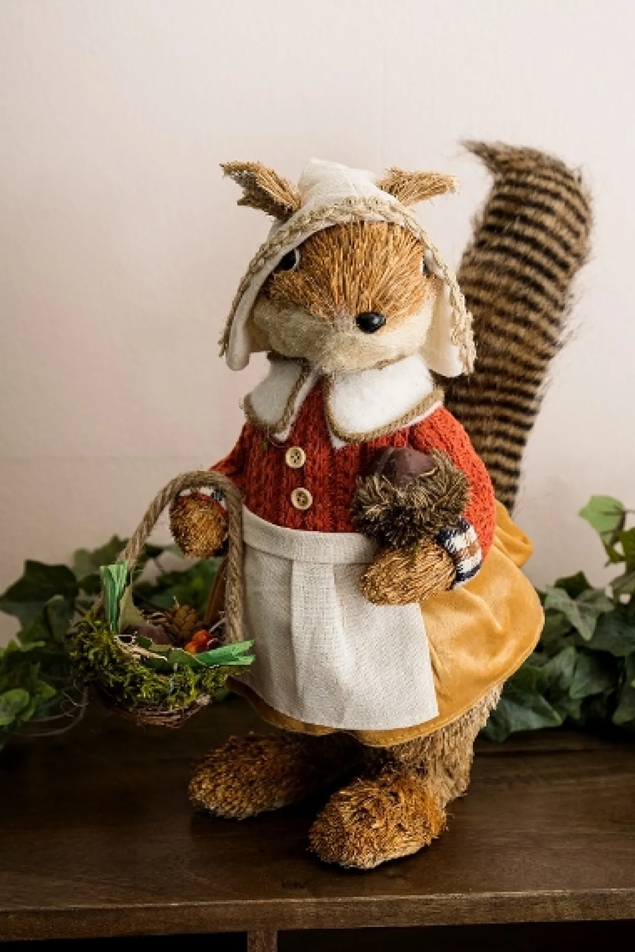 Stroh Eichhörnchen -Frau-