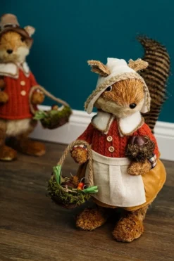 Stroh Eichhörnchen -Frau-