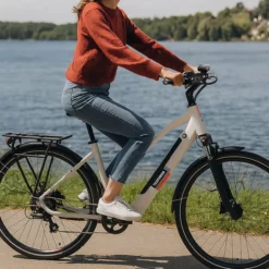 Telefunken Damen Trekking E-Bike XT490 mit 8-Gang Shimano Kettenschaltung, Kreide