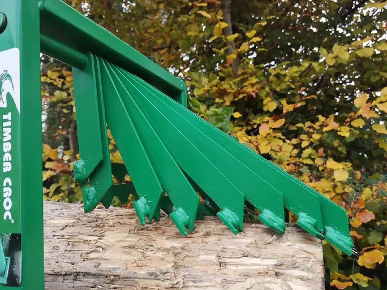 Timber Croc Sägebock mit Holzhalterung, grün