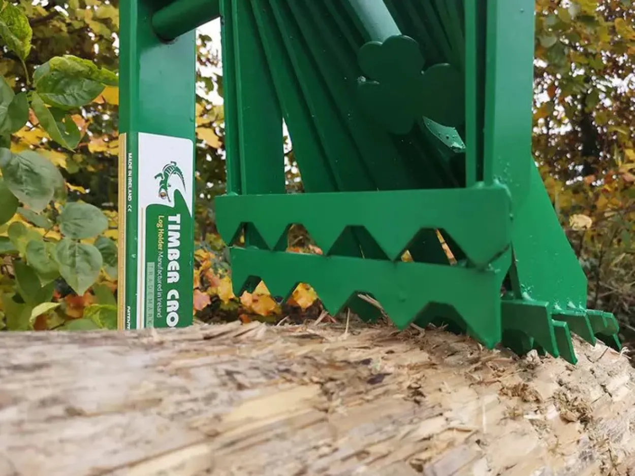 Timber Croc Sägebock mit Holzhalterung, grün