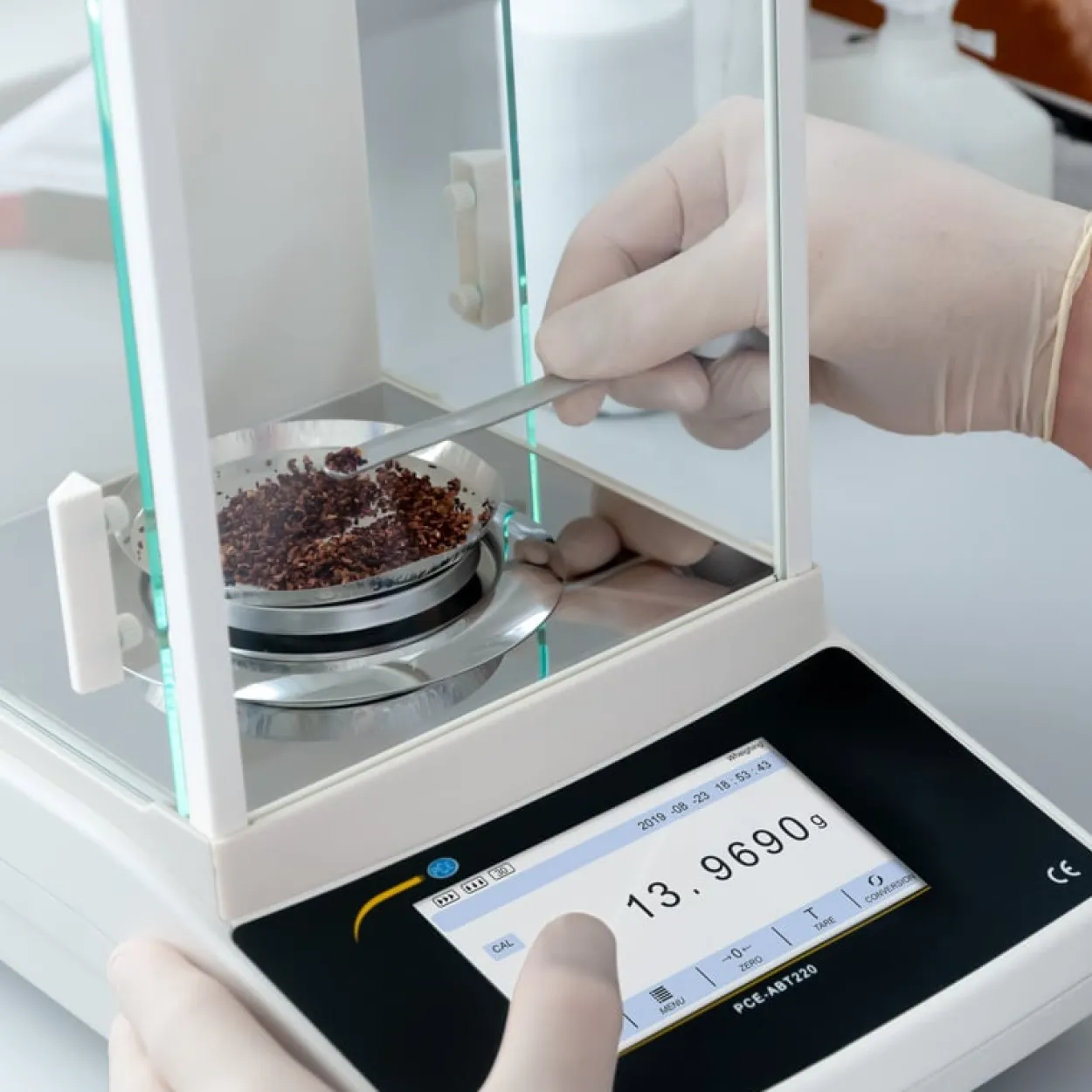 Touchscreen-Analysenwaage PCE-ABT 220