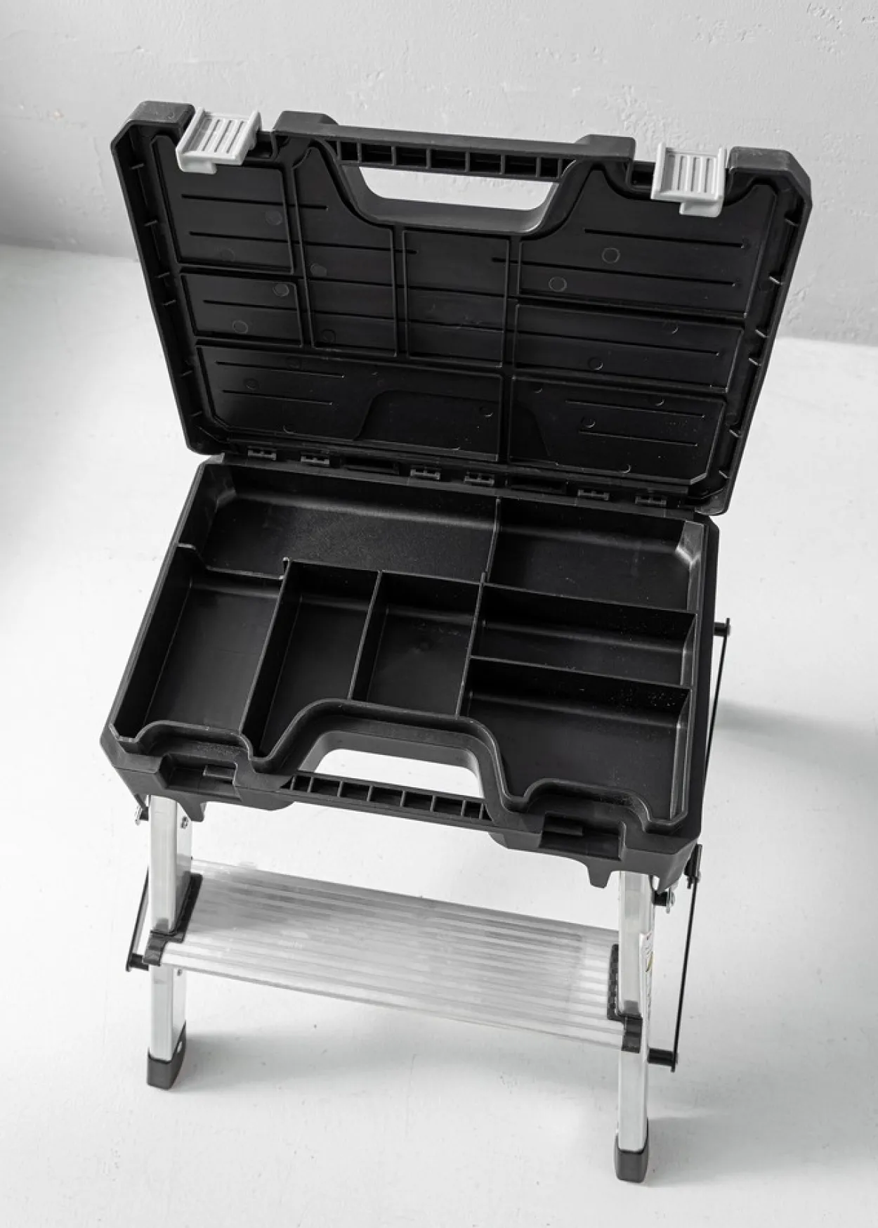 Trittleiter zweistufig mit Werkzeugbox
