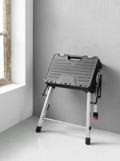 Trittleiter zweistufig mit Werkzeugbox