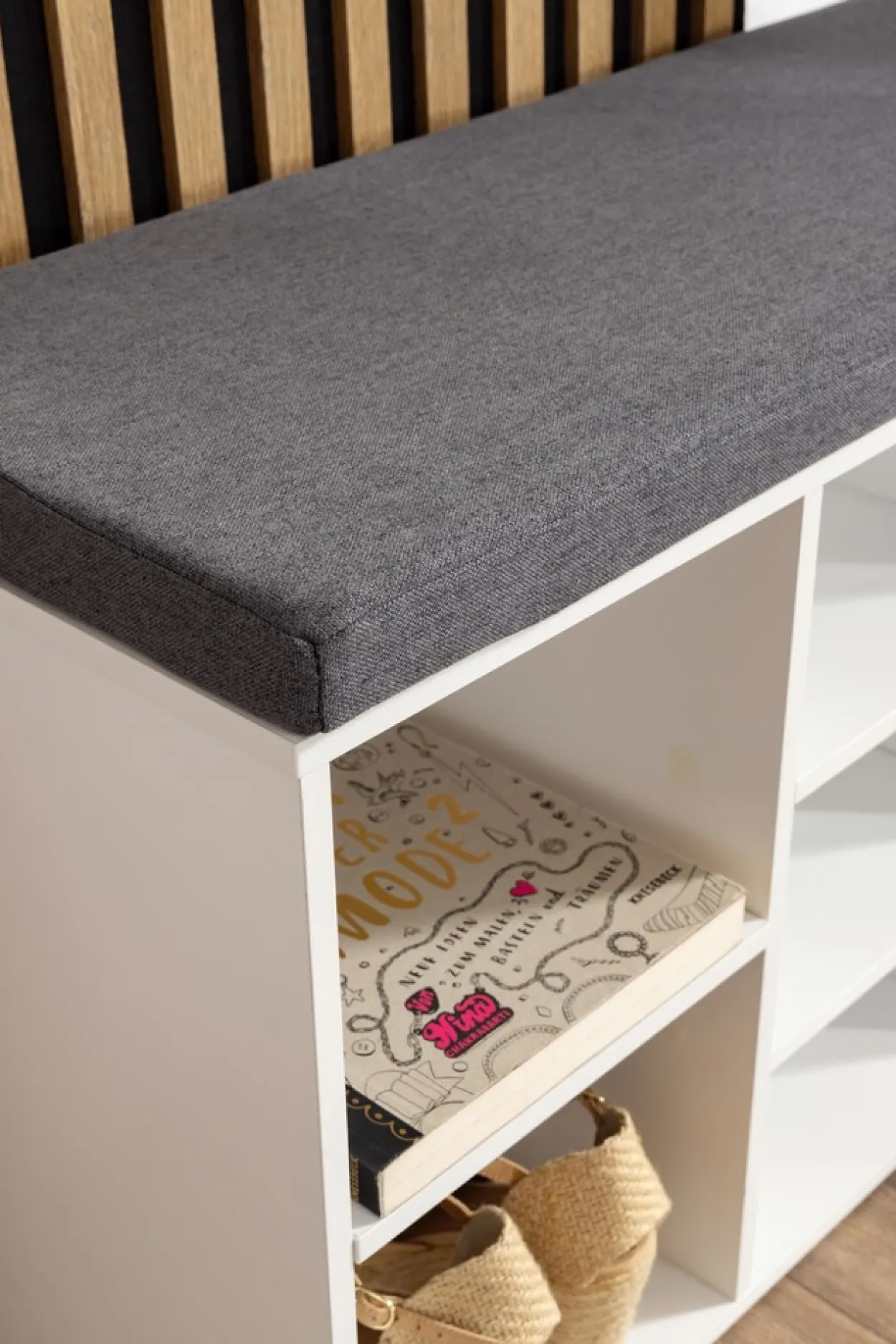 Universal-/ Schuhschrank mit Sitzkissen - Weiß