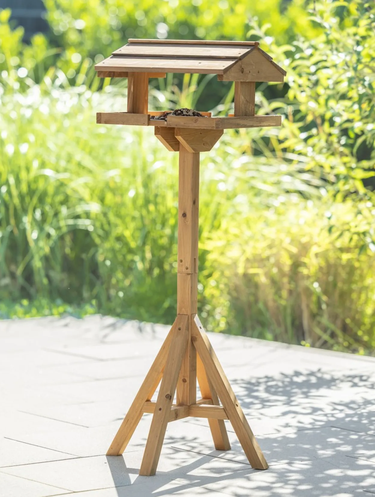 Vogelhaus - ca. 38 x 48 x 114cm mit Ständer