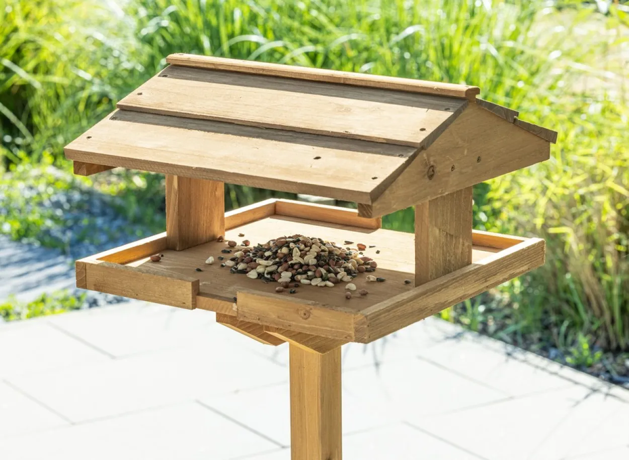 Vogelhaus - ca. 38 x 48 x 114cm mit Ständer