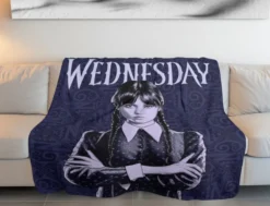 Wednesday Kuscheldecke – Fleece 100x150 cm, weich & warm