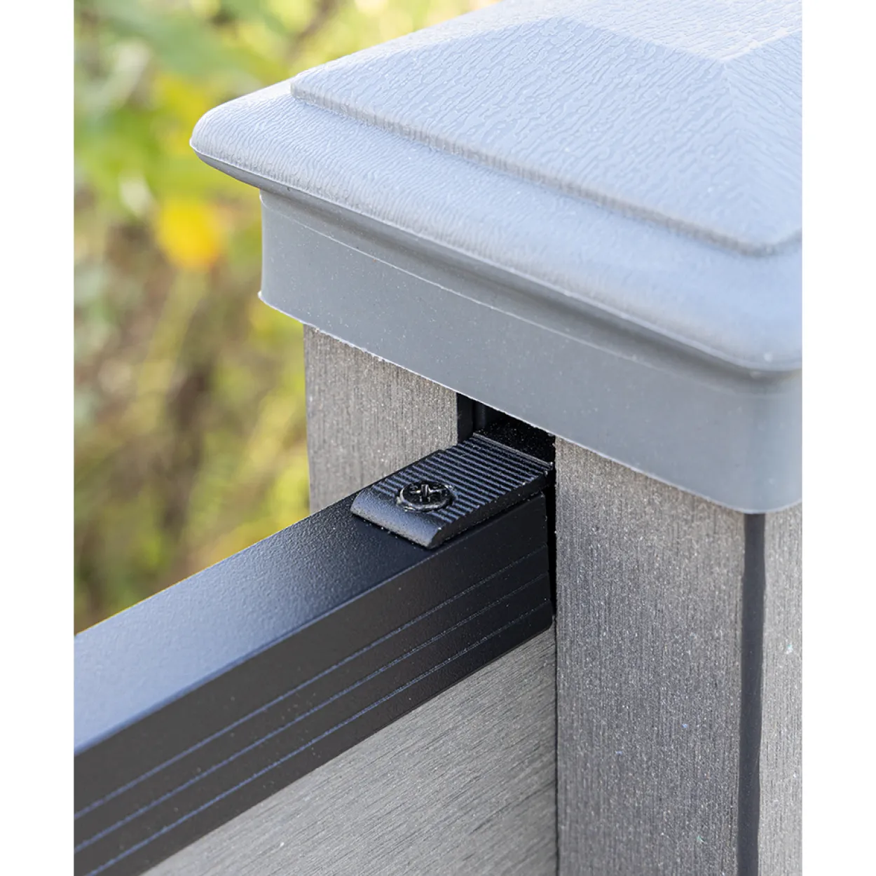 WPC-Sichtschutzzaun Valla - mit Design 5x Element + 6x Pfosten - Grau